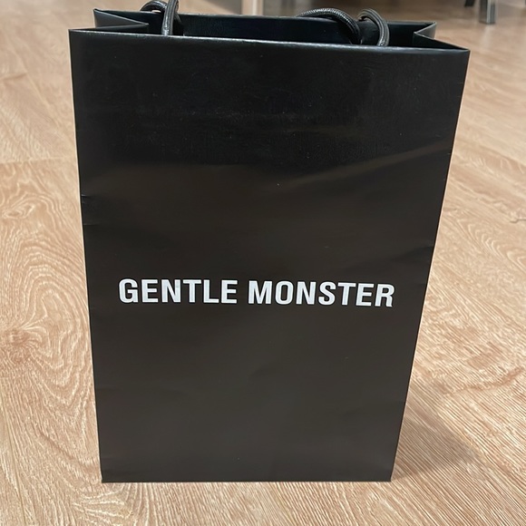 Gentle Monster glasses box and shopping bag - Picture 3 of 4